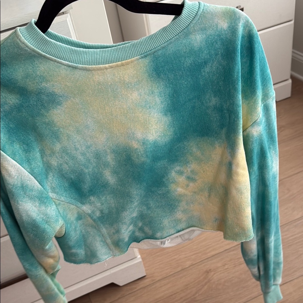 LELIS Tie-Dye Cropped Sweatshirt